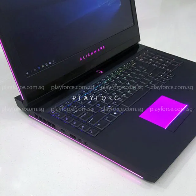 Alienware 17 R4, i7-7700HQ, GTX 1070 (8GB), 1TB 512GB SSD, 17-inch