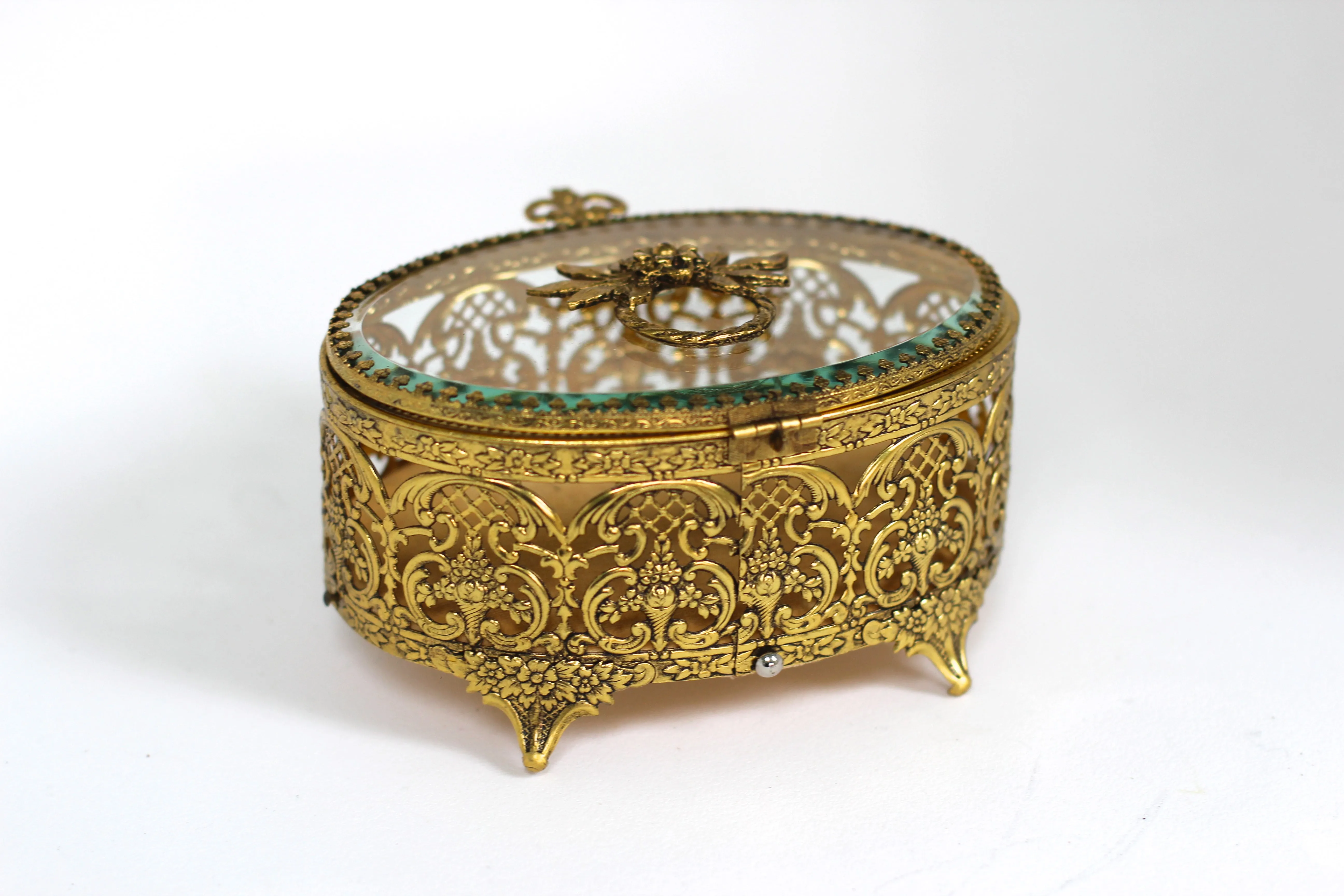 Oval floral Vintage Ormolu Filigree Jewelry Box #134